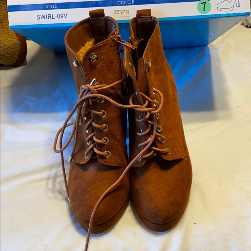 Heel tie ankle boots